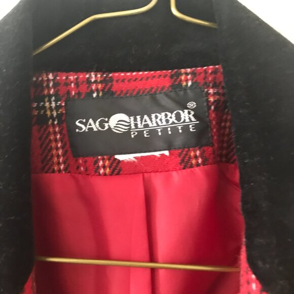 Sag Harbor Petite Size 10–14 Red Plaid Blazer with Black Velvet Collar - Picture 2 of 3